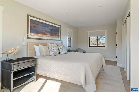 Bedroom - 24981 Blue Ridge Pkwy, Vesuvius, VA 24483 photo 1 of 6