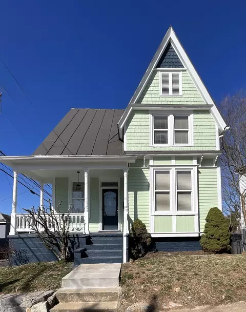 608 Winthrop St, Staunton, VA 24401