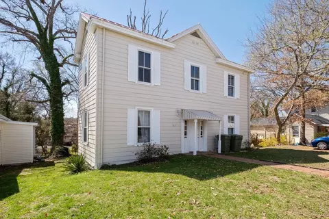 813 Buffalo St, Farmville, VA 23901