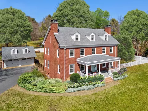 1610 N Augusta St N, Staunton, VA 24401