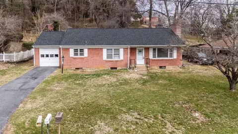 303 Norwood Rd, Staunton, VA 24401