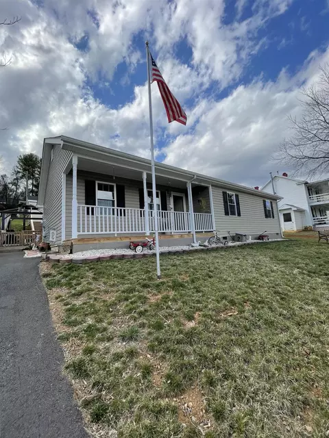 1010 Nelson St, Staunton, VA 24401