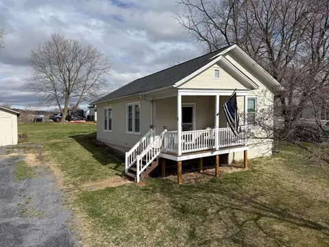 8 Lee St, Verona, VA 24482