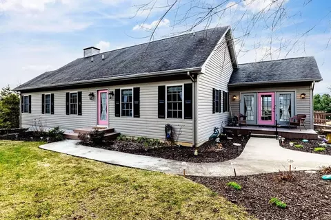 165 Howardsville Rd, Staunton, VA 24401