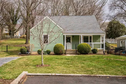 444 College Cir, Staunton, VA 24401