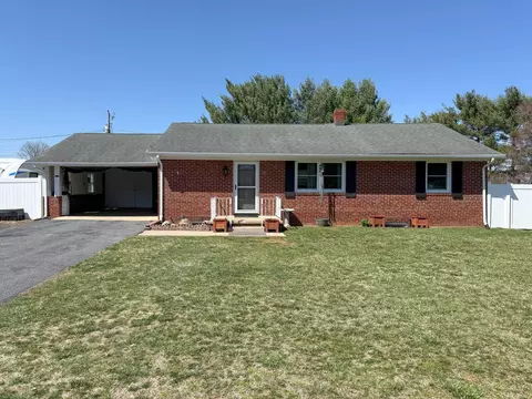 33 Brent Dr, Lyndhurst, VA 22952