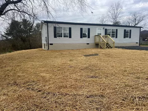 34 Johnson St, Craigsville, VA 24430