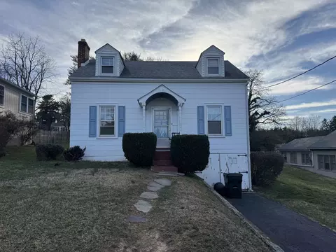 14 Terry St, Staunton, VA 24401