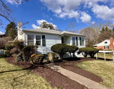 102 Harper Ct, Staunton, VA 24401