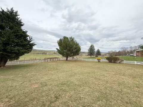 301 Guthrie Rd, Stuarts Draft, VA 24477 photo 13