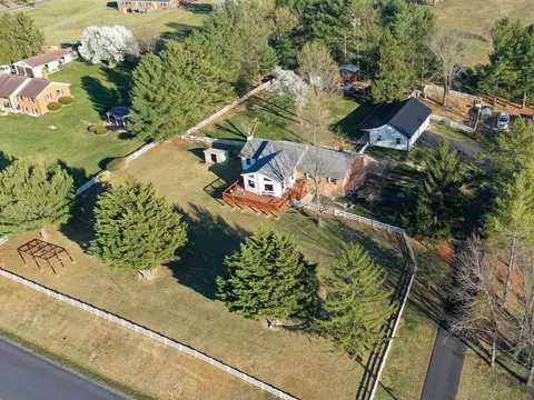 301 Guthrie Rd, Stuarts Draft, VA 24477 photo 9