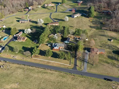 301 Guthrie Rd, Stuarts Draft, VA 24477 photo 11