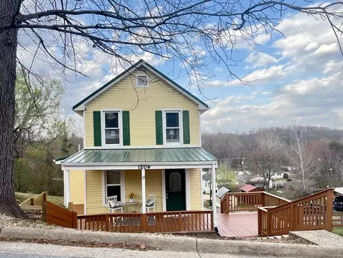 1204 3rd St, Waynesboro, VA 22980
