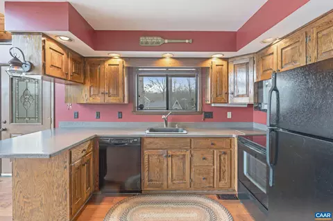 Kitchen - 19 Hawks Pl, Palmyra, VA 22963 photo 2 of 2