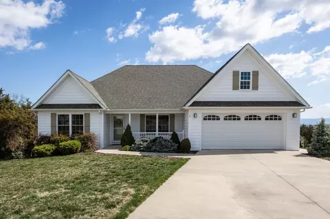 17 Perryville Ct, Staunton, VA 24401