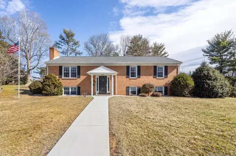 410 Rainbow Dr, Staunton, VA 24401