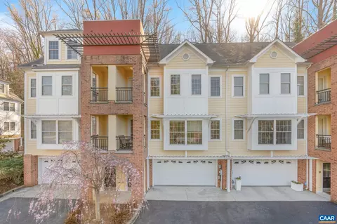 312 Foothill Ct, Charlottesville, VA 22903