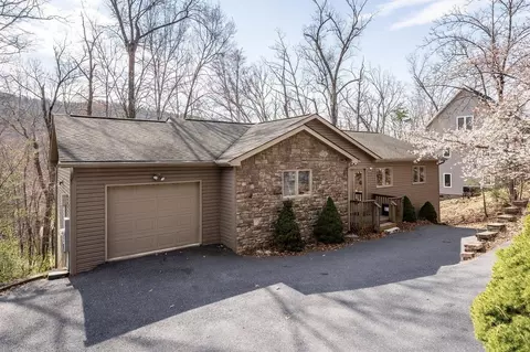 240 Turkey Dr, Mcgaheysville, VA 22840
