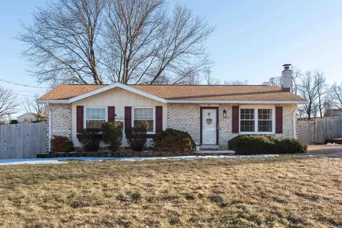 44 Augusta Ct, Waynesboro, VA 22980