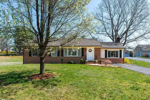 98 York Ave, Stuarts Draft, VA 24477