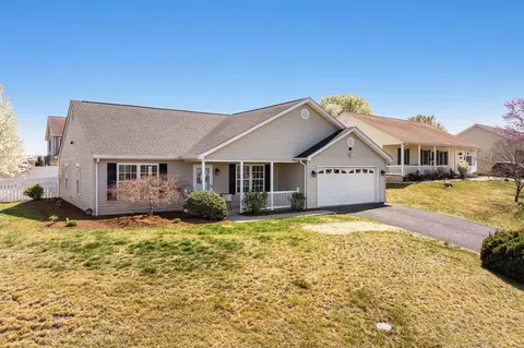 12 S Foxhall Ln, Weyers Cave, VA 24486
