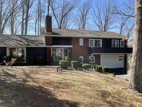 907 Clemmer Ln, Staunton, VA 24401