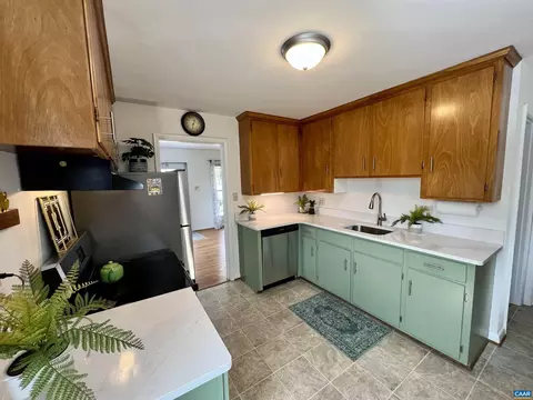 1402 Baker St, Charlottesville, VA 22903