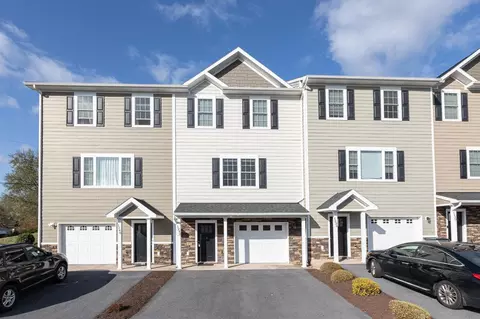 1242 Bluemoon Dr, Harrisonburg, VA 22801