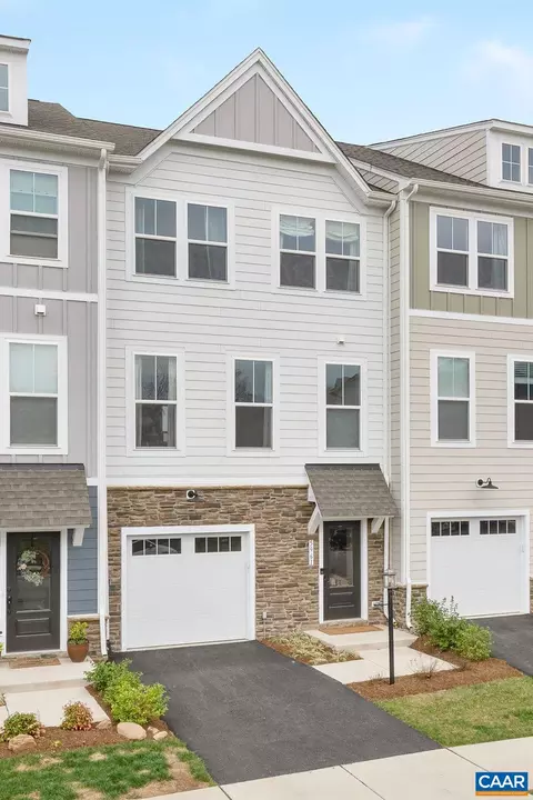 5961 Mccomb St, Crozet, VA 22932