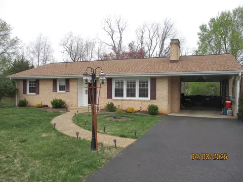 148 Sunset Dr, Waynesboro, VA 22980