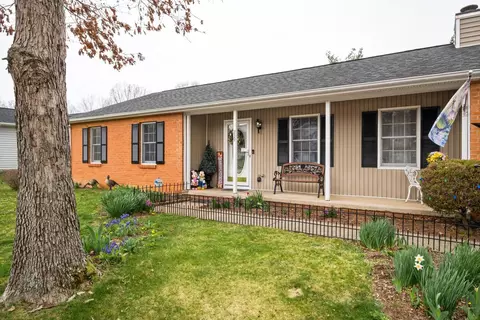 239 Flint Mountain Dr, Stuarts Draft, VA 24477