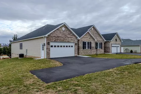 81 Meriwether Cir, Stuarts Draft, VA 24477