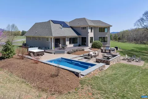 1887 Tanbark Dr, Afton, VA 22920