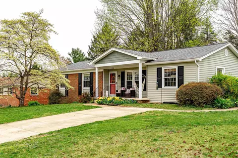 1134 Waterman Dr, Harrisonburg, VA 22801