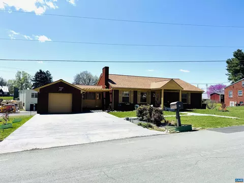 20 Lancaster Blvd, Waynesboro, VA 22980