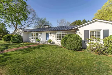1011 Fairway Dr, Waynesboro, VA 22980