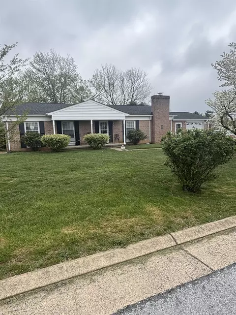 14 Stuart Ave, Stuarts Draft, VA 24477