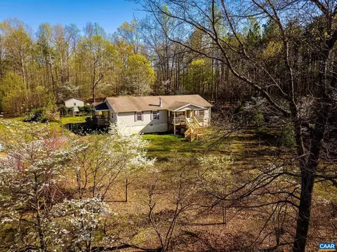 305 Antioch Ridge Dr, Scottsville, VA 24590