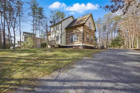 705 Beauregard Dr, Basye, VA 22810