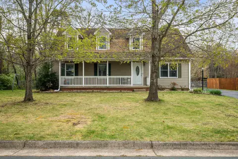 121 Sugarcamp Ln, Stuarts Draft, VA 24477
