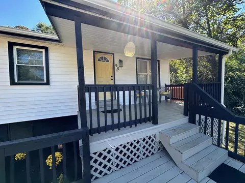 98 Spring Ln, Gladstone, VA 24553