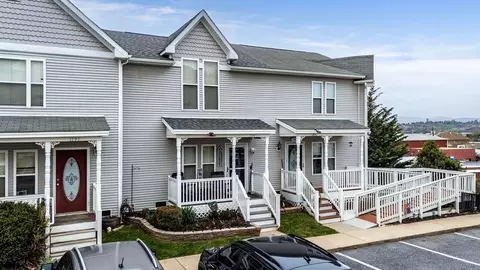 1294 Victorian Village Dr, Harrisonburg, VA 22802