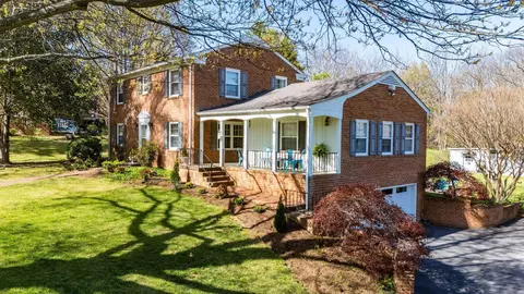 225 Taylor St, Staunton, VA 24401