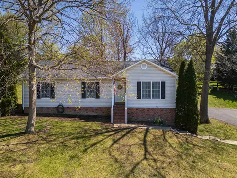 76 Gish Ln, Staunton, VA 24401