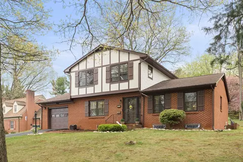50 Woodland Dr, Staunton, VA 24401