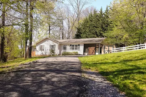 445 Peach St, Staunton, VA 24401