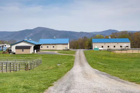 309 Old B And O Rd, Steeles Tavern, VA 24476
