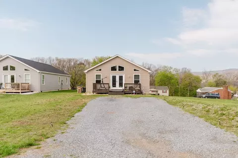 809 8th St, Shenandoah, VA 22849 photo 2