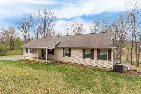 86 Spitler Cir, Greenville, VA 24440