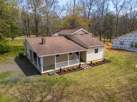1021 Frye St, Waynesboro, VA 22980 photo 2